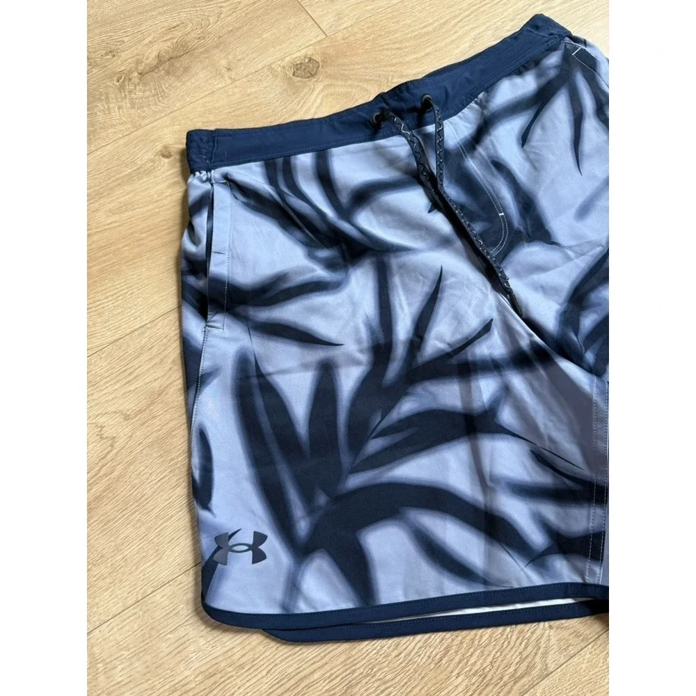 EUC Under Armour Men's‎ palm leaf print swim trunks shorts E-Board blue size M
